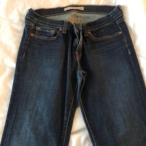 J Brand. Straight jeans. Dark blue.